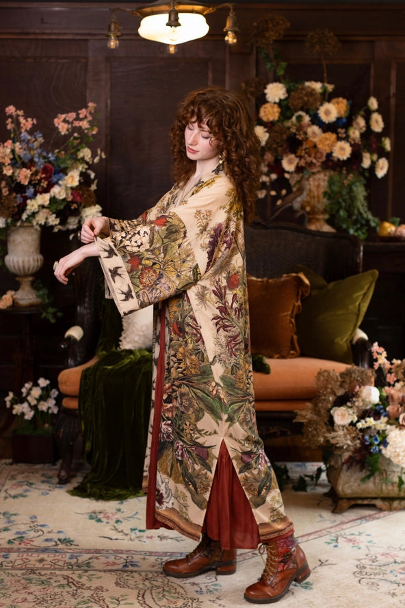 Opera Kimono . Golden Hour