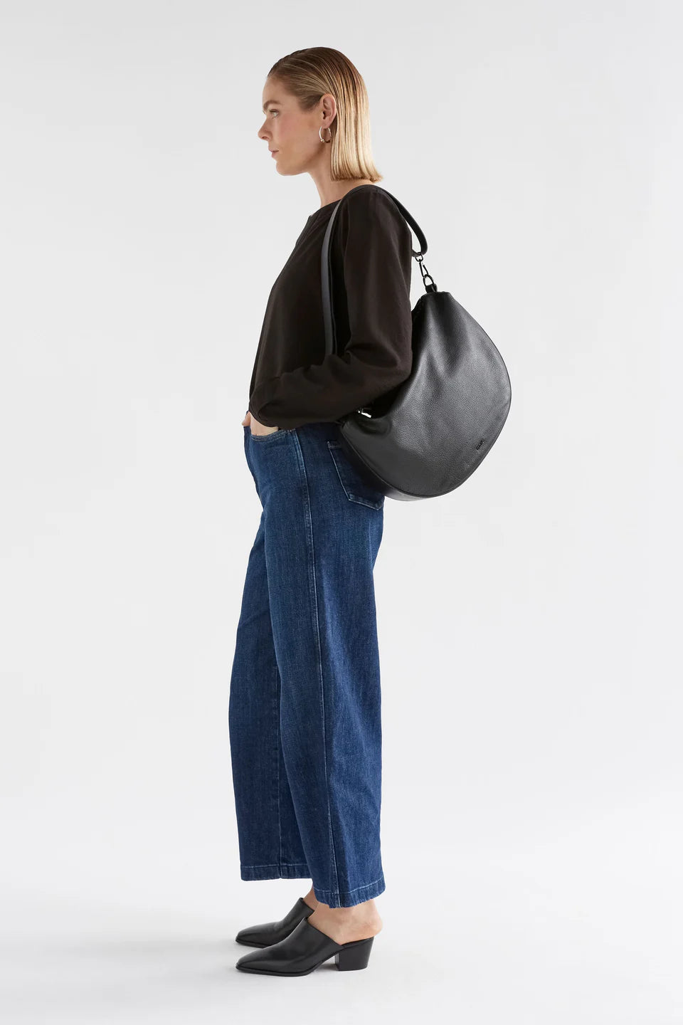 Illin Crossbody Bag . Black