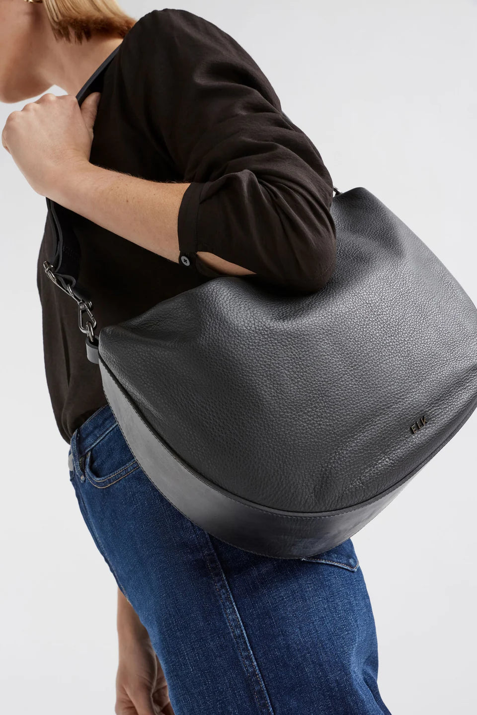 Illin Crossbody Bag . Black