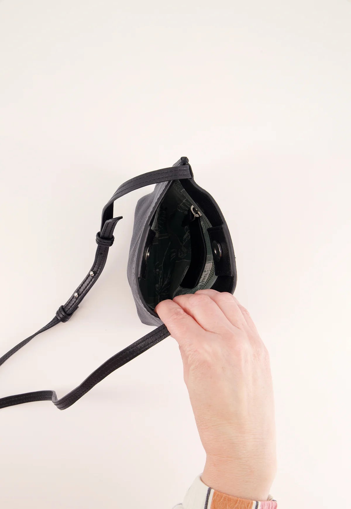 Louanne Pouch . Black
