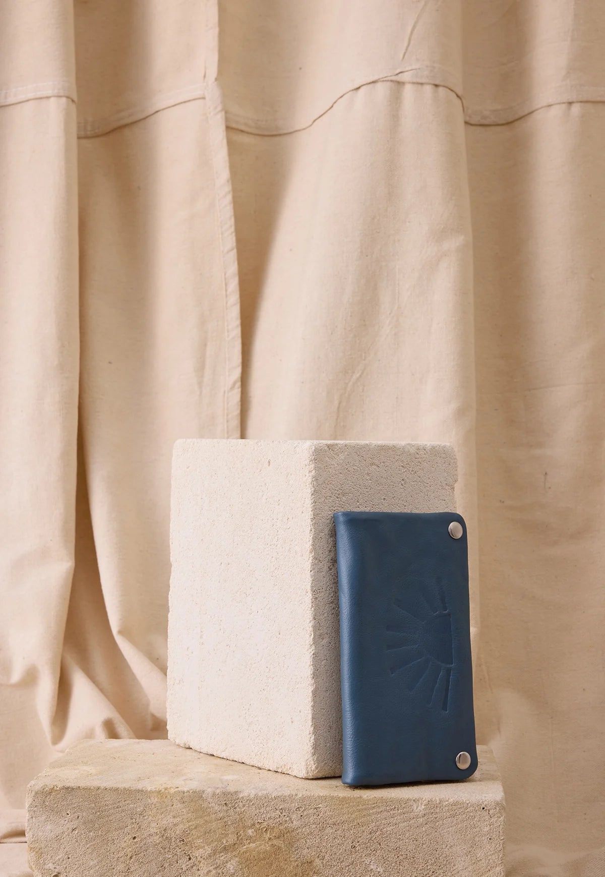Pearl Wallet . Mineral